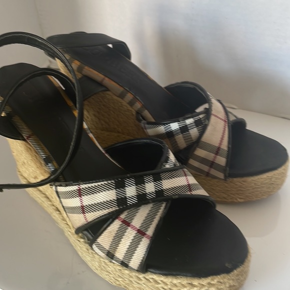 Authentic Burberry Wedges. - Picture 13 of 16